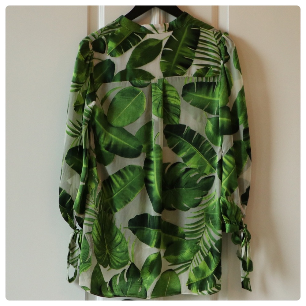 ALICE + OLIVIA Sheila Blouson Sleeve Henley Top - Picture 12 of 13